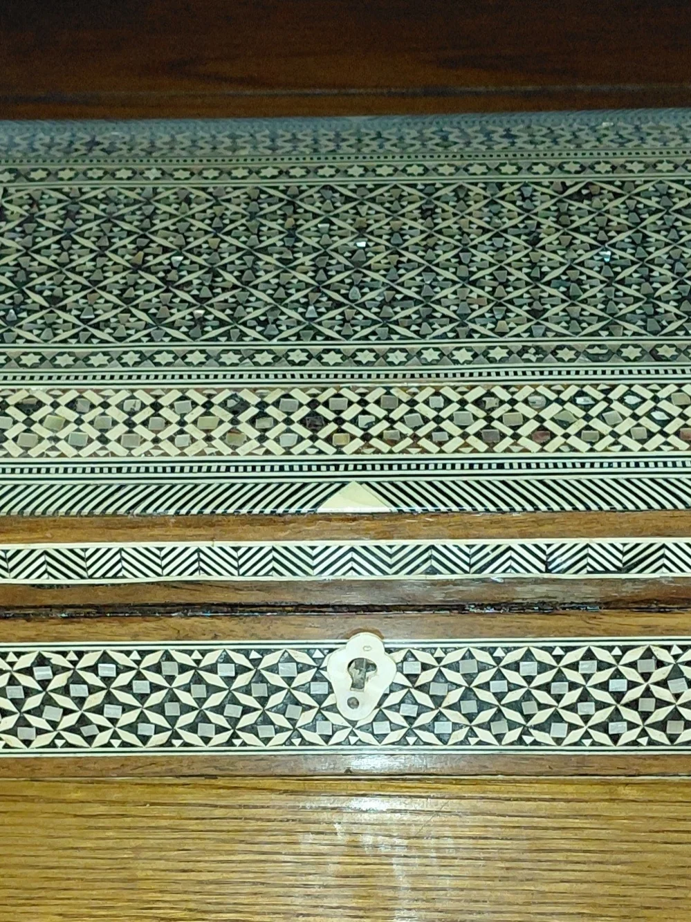 Antique Egyptian Inlaid Mother Of Pearl Wooden Storage Box - Black Cream Pattern
